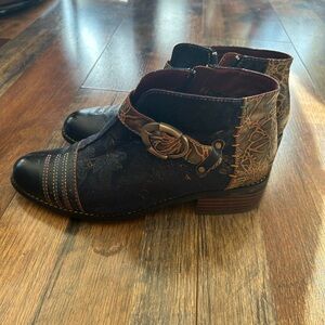 Spring Step Black and Brown Leather-Trim Chukka Boots